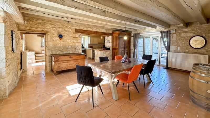 Propriété - 437 m² - 20 pièces