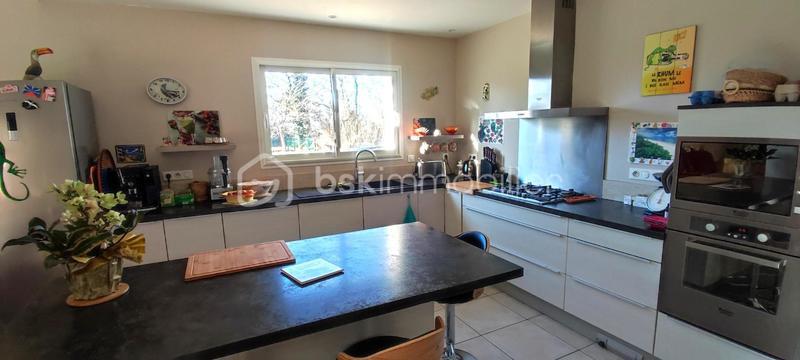 Propriété - 260 m² - 11 pièces