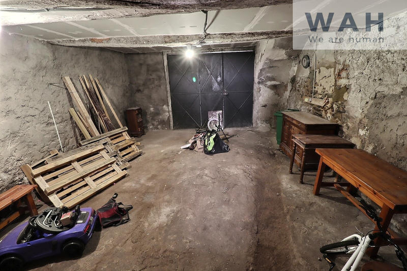 Maison - 239 m² - 6 pièces