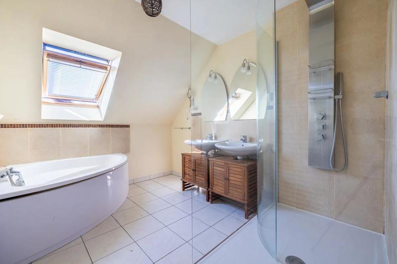 Maison - 195 m² - 6 pièces