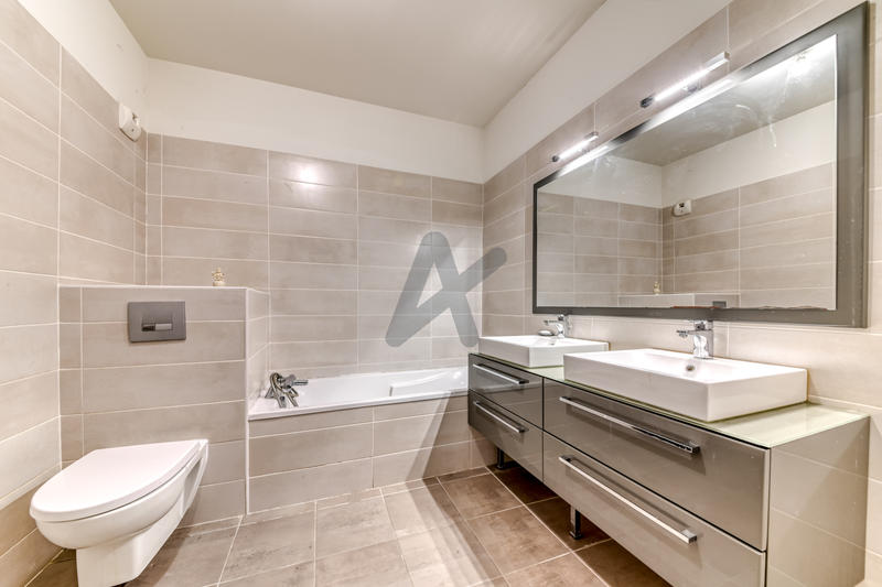 Appartement - 93 m² - 4 pièces