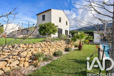 Maison - 180 m² - 8 pièces