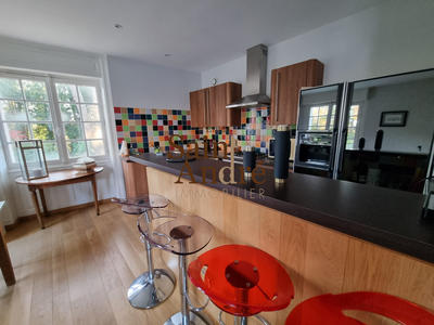 Maison - 340 m² - 10 pièces