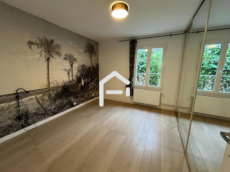 Demeure - 250 m² - 9 pièces