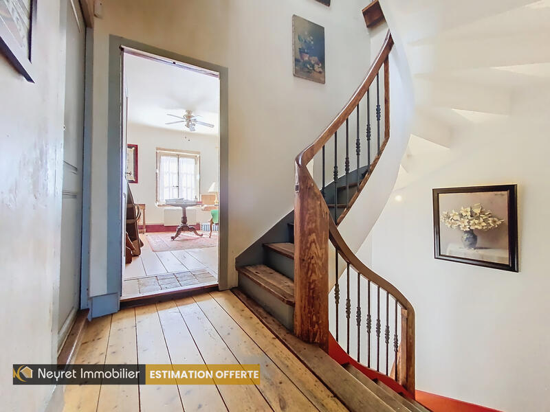 Maison - 212 m² - 6 pièces