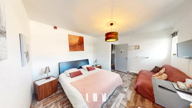 Maison - 422 m² - 12 pièces