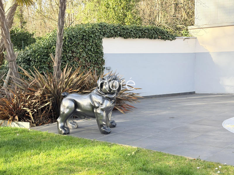 Maison - 290 m² - 9 pièces