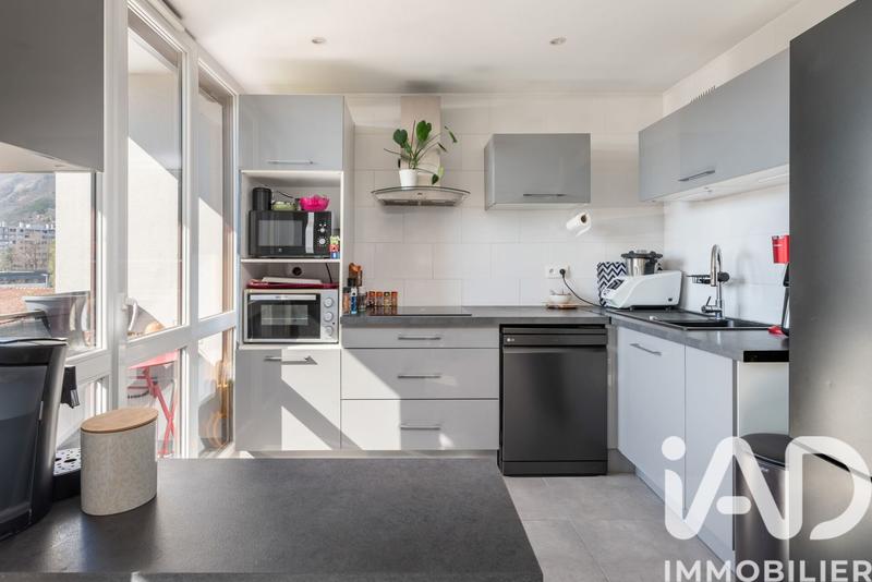 Appartement - 94 m² - 5 pièces