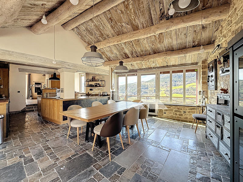 Maison - 197 m² - 7 pièces