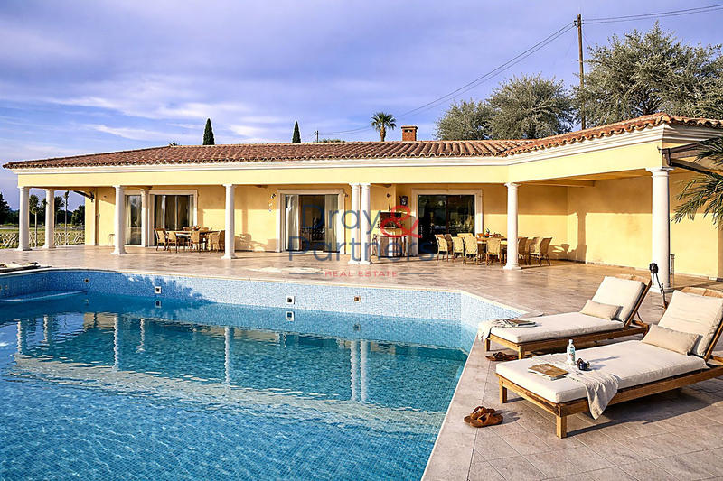 Villa - 260 m² - 6 pièces