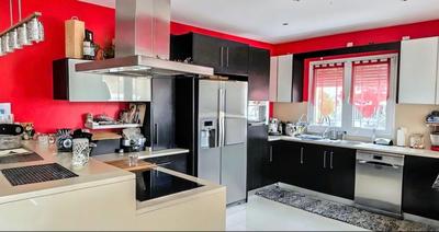 Maison - 246 m² - 11 pièces