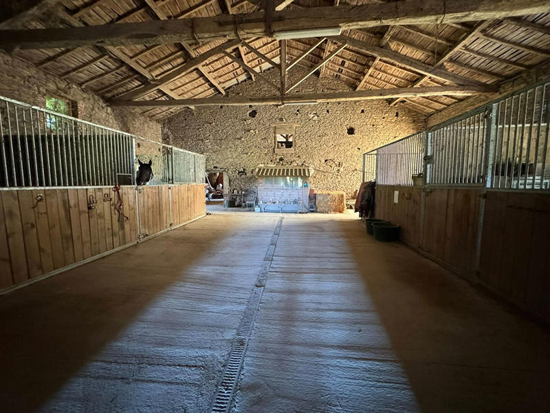 Maison - 240 m² - 8 pièces