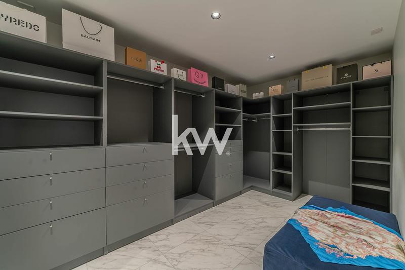 Demeure - 295 m² - 6 pièces