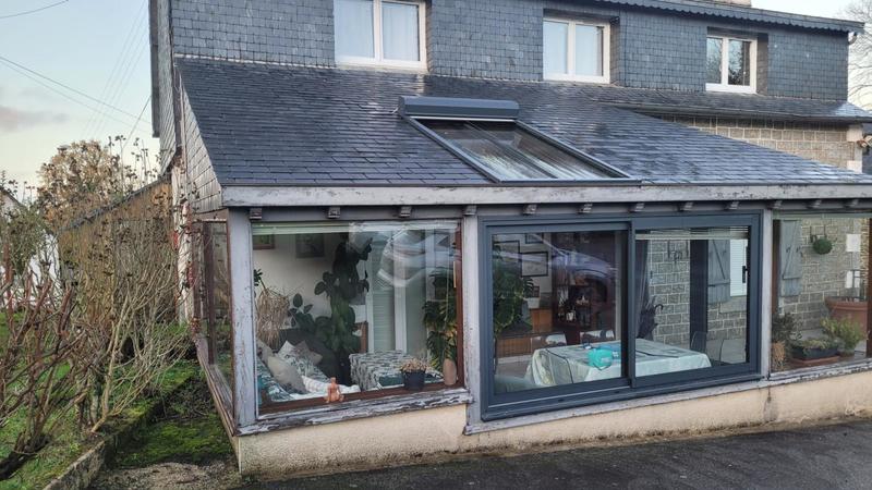 Propriété - 250 m² - 8 pièces