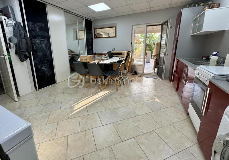 Maison - 212 m² - 7 pièces