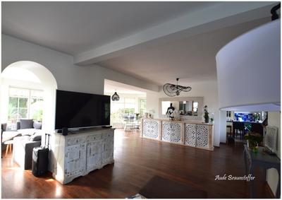 Maison - 273 m² - 9 pièces