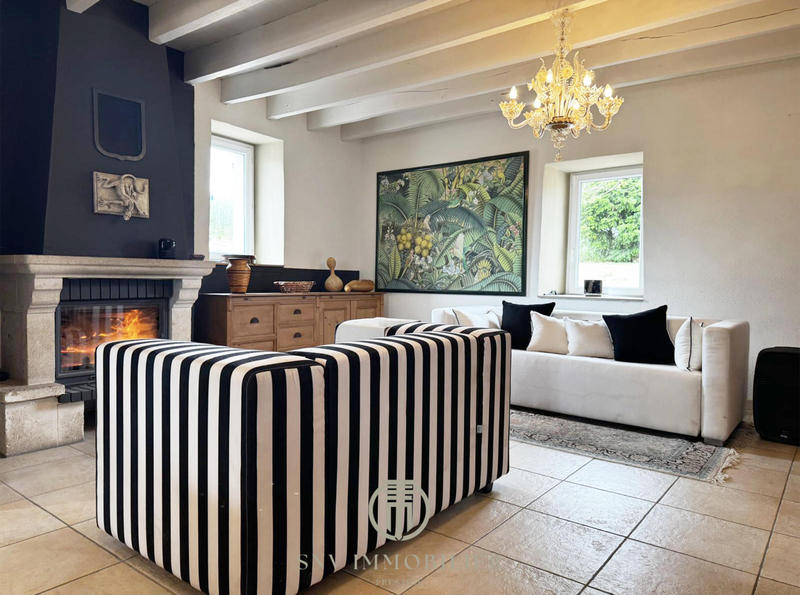 Maison - 221 m² - 7 pièces