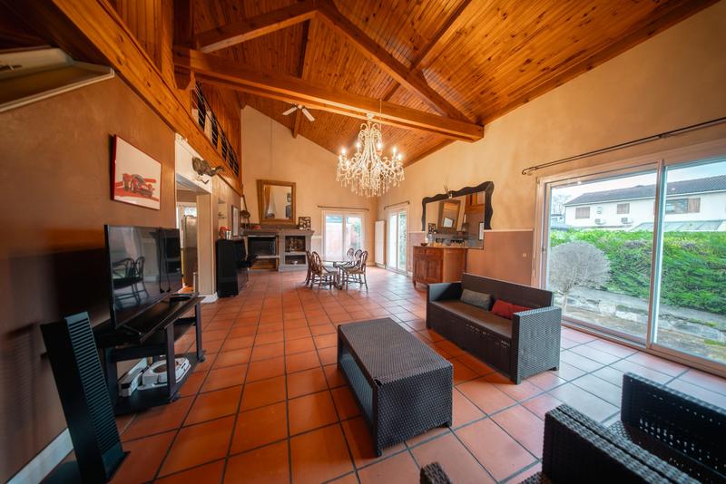 Maison - 358 m² - 10 pièces