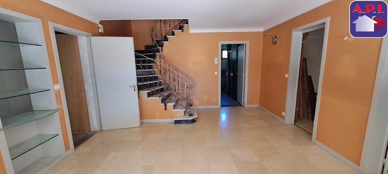 Maison - 244 m² - 8 pièces