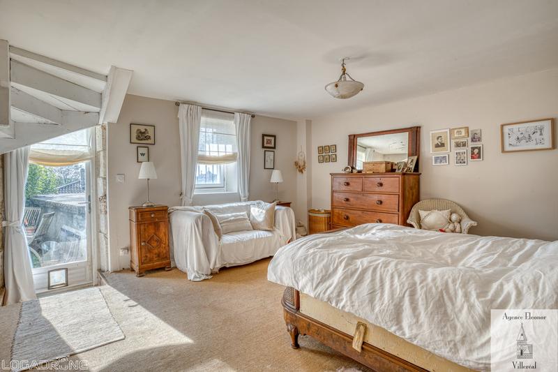 Maison traditionnelle - 195 m² - 7 pièces