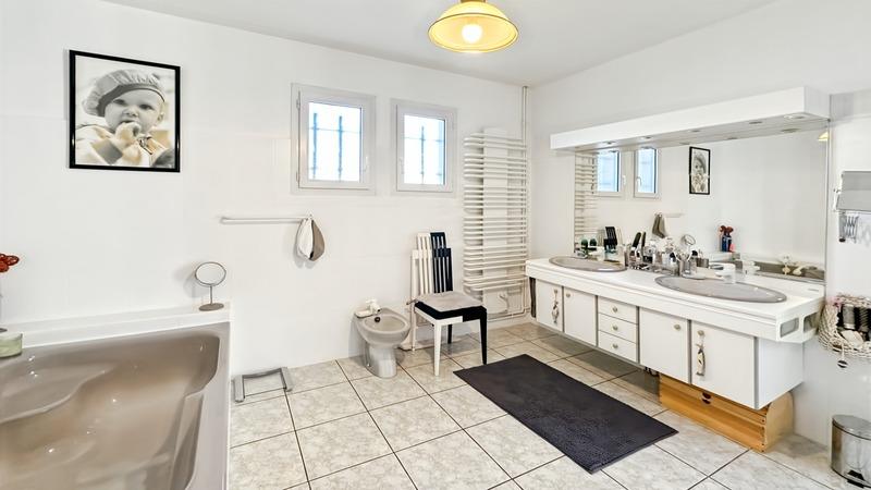 Maison - 205 m² - 6 pièces