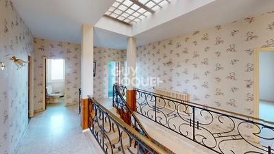 Maison - 240 m² - 7 pièces