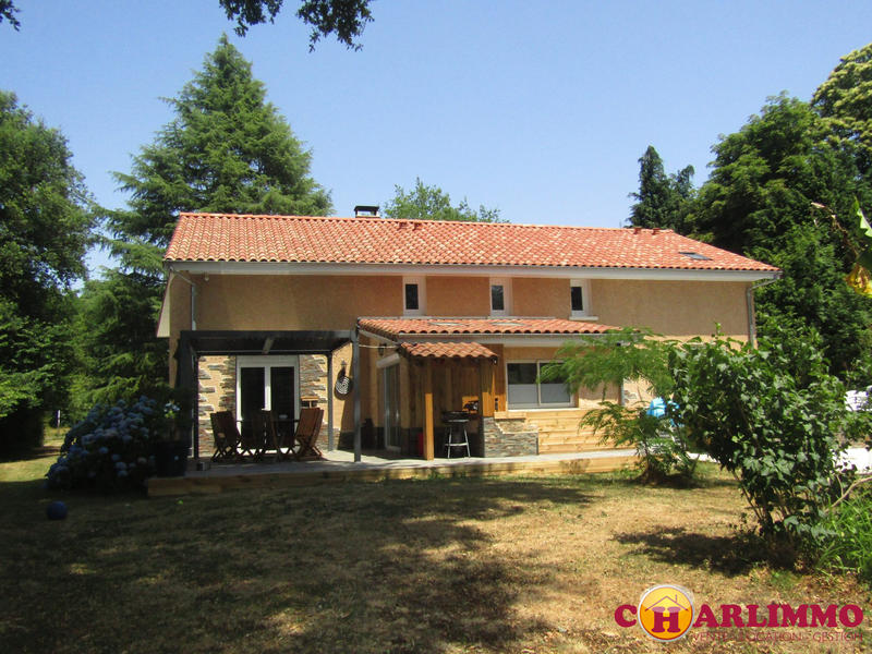 Maison traditionnelle - 205 m² - 7 pièces