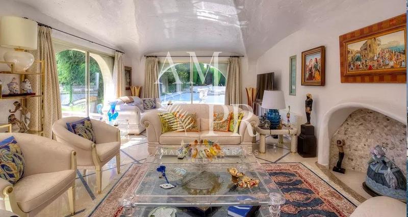 Villa - 520 m² - 10 pièces