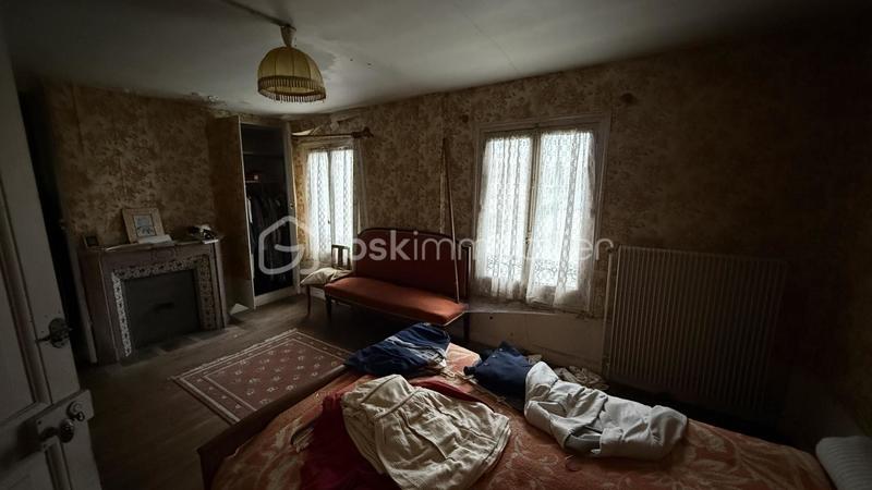 Maison - 890 m² - 8 pièces