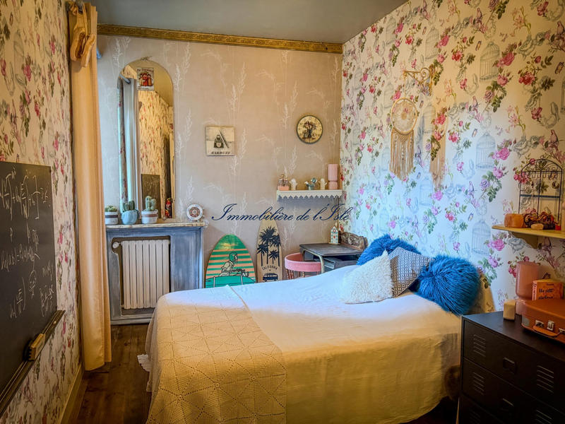 Maison - 220 m² - 9 pièces