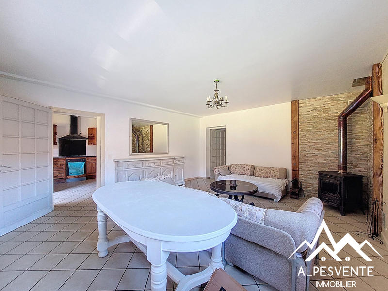 Maison - 247 m² - 11 pièces