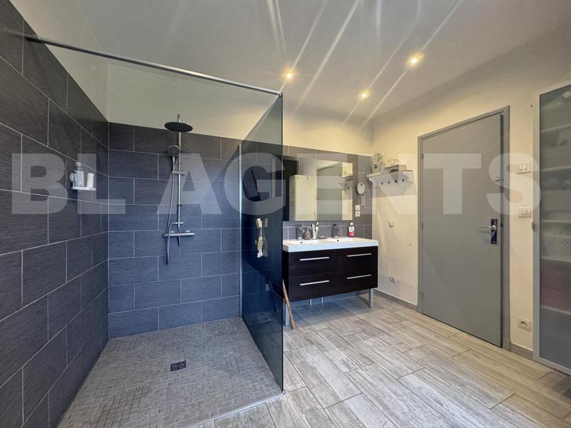 Maison - 147 m² - 6 pièces