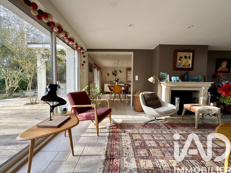 Maison - 232 m² - 8 pièces