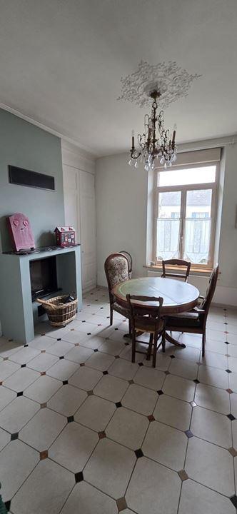 Maison traditionnelle - 217 m² - 9 pièces