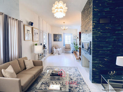 Maison - 165 m² - 9 pièces