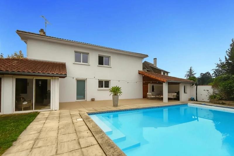 Maison - 277 m² - 6 pièces