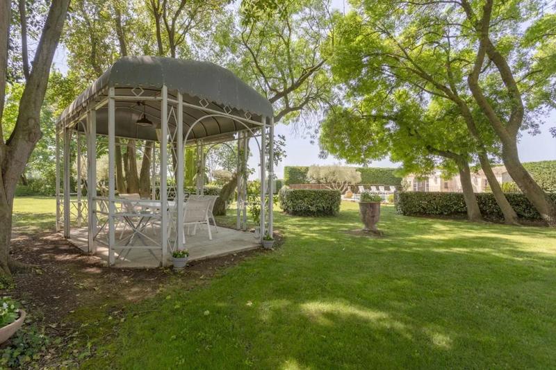 Mas - 300 m² - 9 pièces