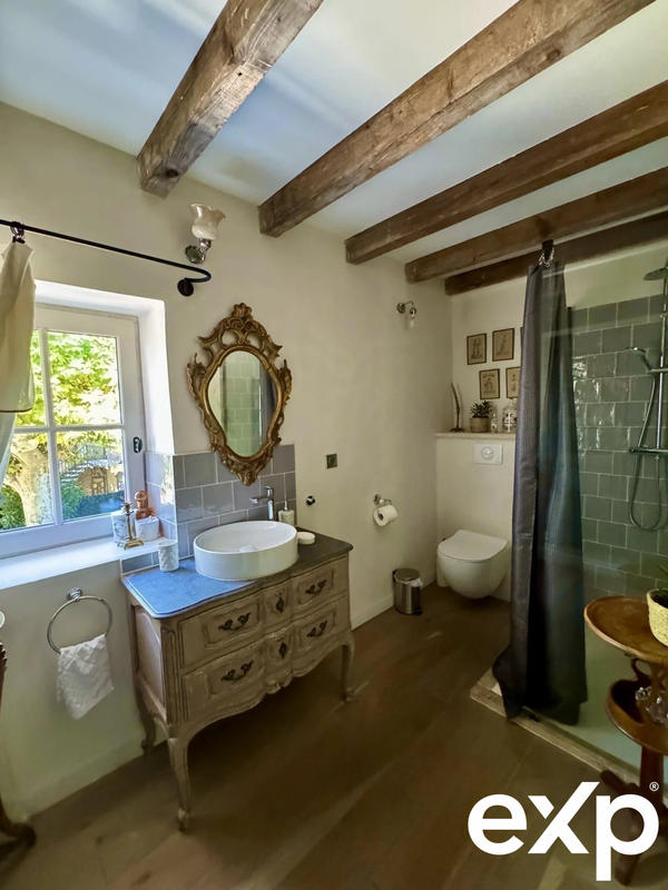 Maison traditionnelle - 252 m² - 7 pièces