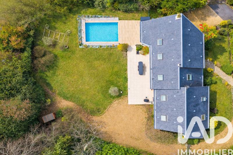 Maison - 229 m² - 9 pièces