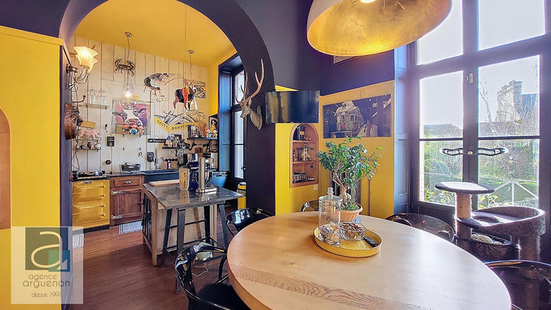 Maison - 327 m² - 11 pièces