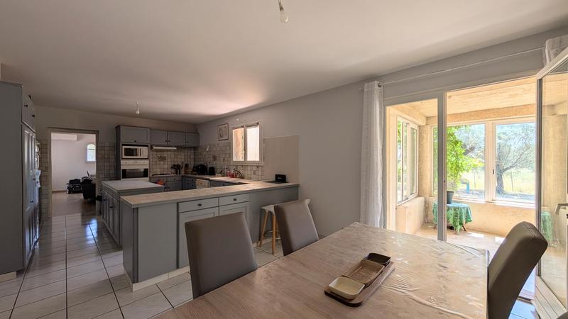 Maison - 265 m² - 9 pièces