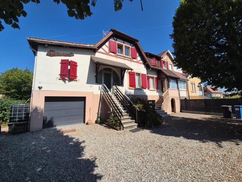 Maison - 166 m² - 8 pièces