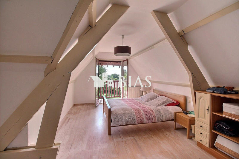 Maison traditionnelle - 187 m² - 7 pièces