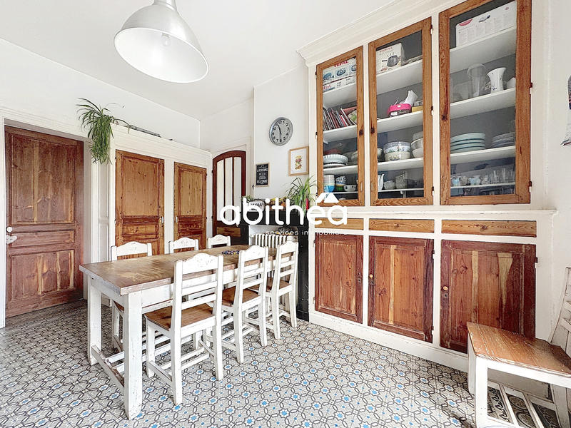 Maison - 290 m² - 9 pièces