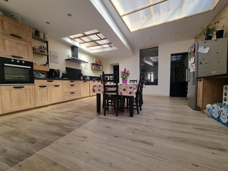 Maison - 156 m² - 8 pièces