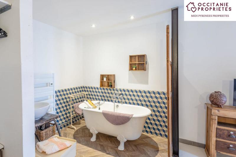 Maison de maîtres - 452 m² - 11 pièces