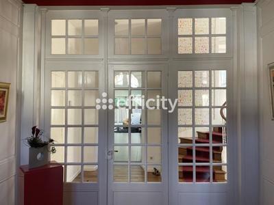 Maison - 392 m² - 10 pièces