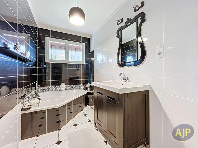 Maison - 145 m² - 6 pièces