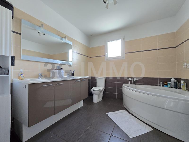 Villa - 152 m² - 6 pièces