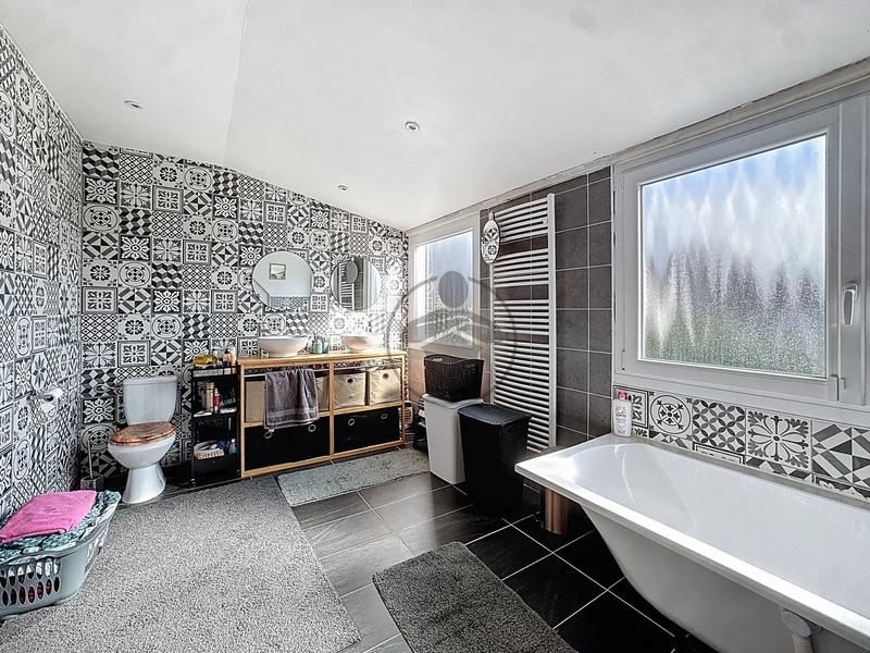 Maison - 96 m² - 5 pièces